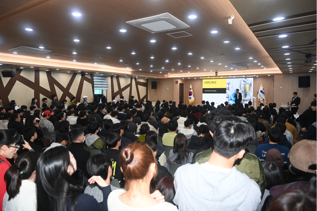 연수구는 지난 20일 연수구 제2청사에서 글로벌 생명과학 선도기업인 싸토리우스코리아바이오텍과 공동으로 ‘바이오 일자리 설명회’를 개최하며 지역 청년들을 위한 실질적인 취업 지원에 나섰다